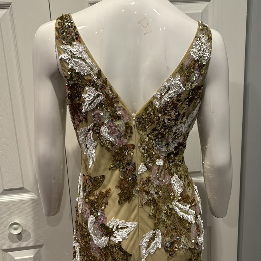 NWOT Mac Duggal floral embellished sequin v neck gown - Picture 11 of 16